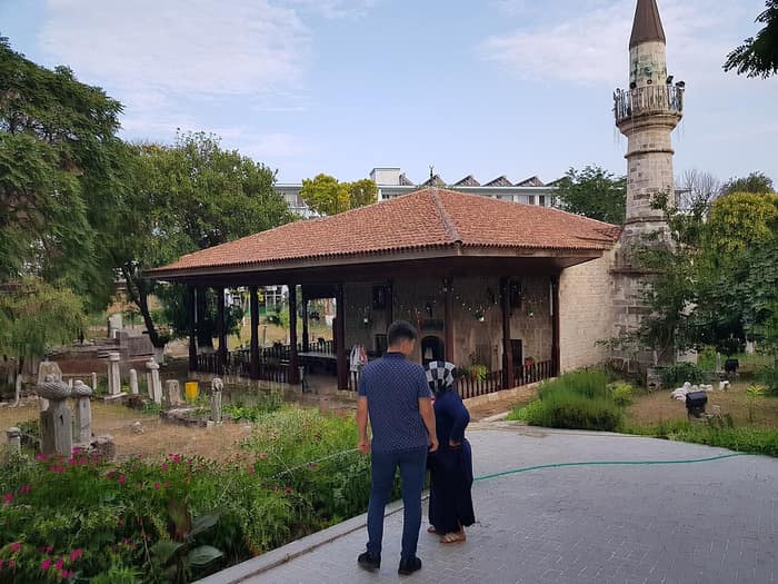 La moschea Esmahan Sultan, veduta del 2019