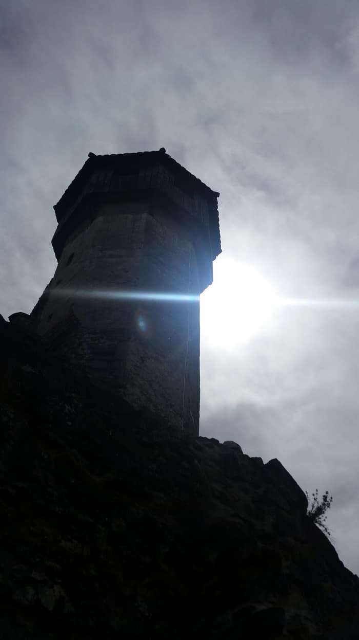 Turnul de la intrarea în abația cisterciană de la Cârța