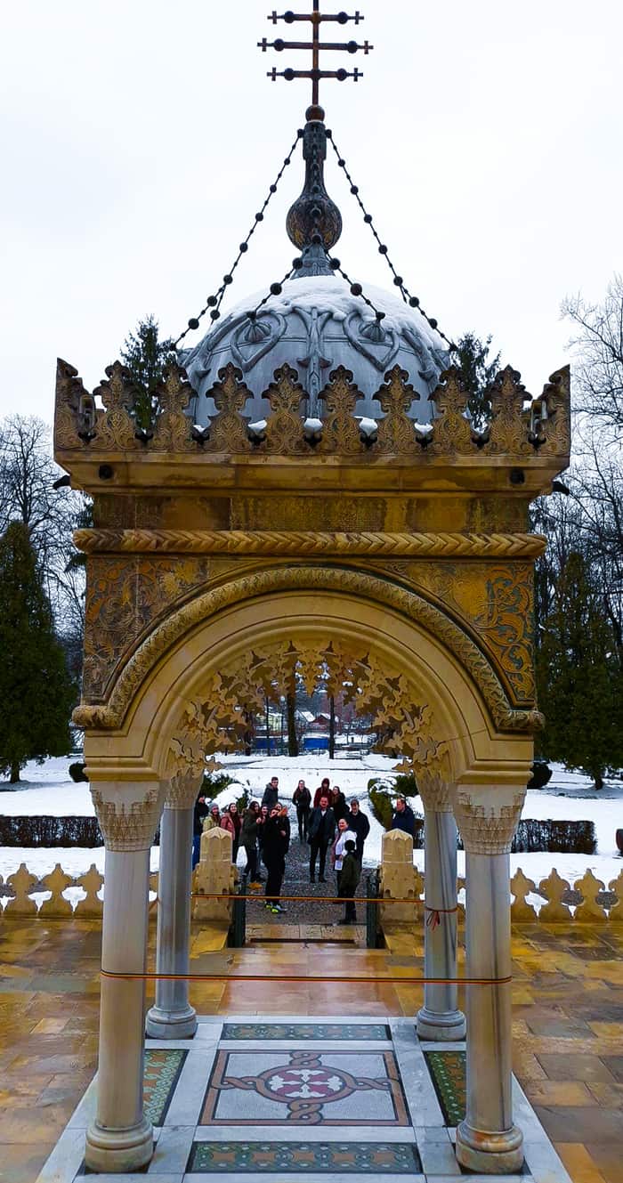 Le kiosque de l’eau bénite du monastère d’Argeș, seconde vue
