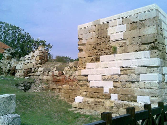 Porta Principalis Dextra, o poartă a castrului roman Apulum