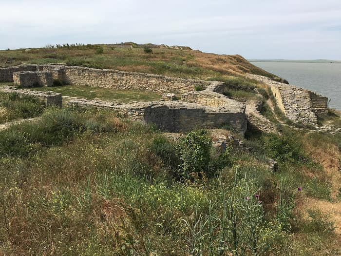 Ruinele unei basilici paleocreștine de la Argamum, a doua imagine