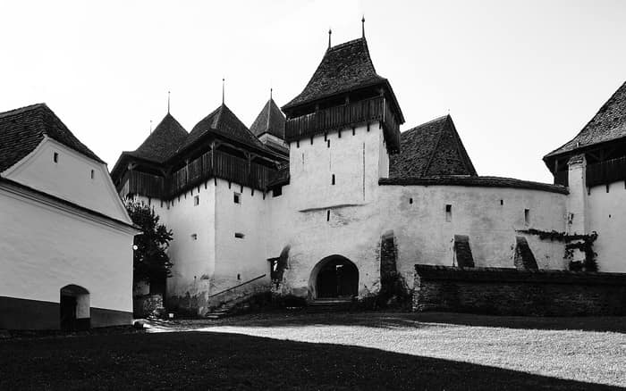 Die Kirchenburg im Dorf Viscri