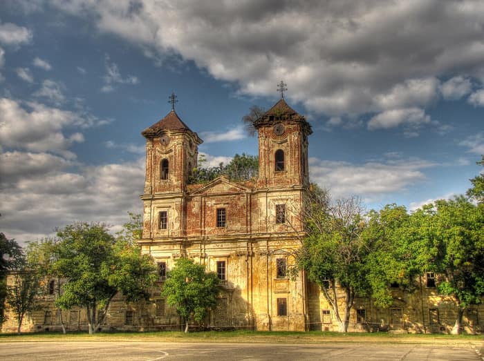 L’église franciscaine à l’intérieur de la forteresse d’Arad