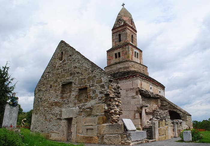 La chiesa di San Nicola a Densuș