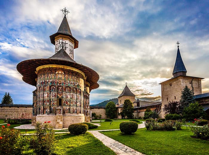 Kirche und Hof des Klosters Sucevița
