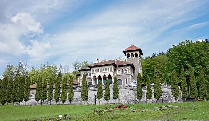 Le château de Cantacuzène à Bușteni, seconde vue