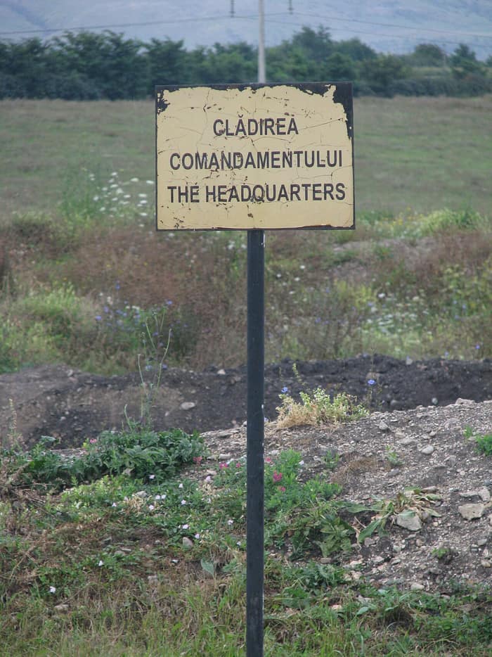 Hinweisschild am Stabsgebäude des Legionslagers Potaissa