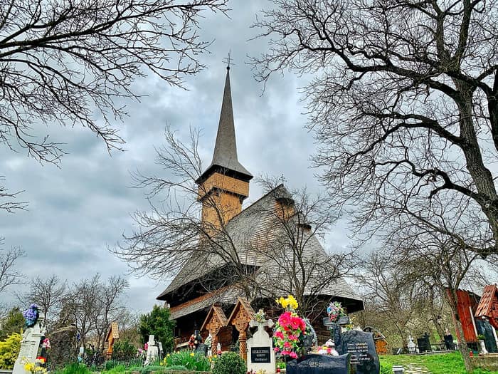Die Holzkirche der heiligen Paraskeva in Desești, Maramureș