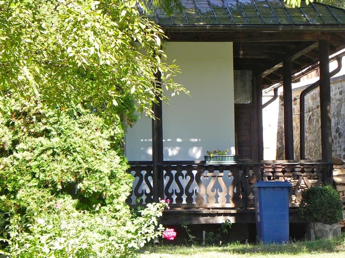 Dettaglio architettonico del monastero di Bistrița nel villaggio di Bistrița