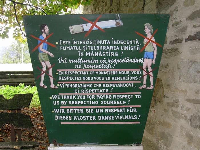 Le panneau d’entrée du monastère de Humor