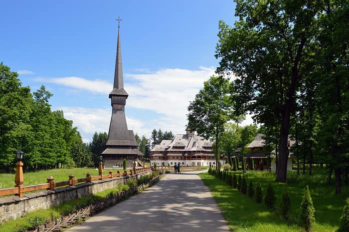 Das Kloster Săpânța-Peri, vom Eingang aus gesehen, 2017