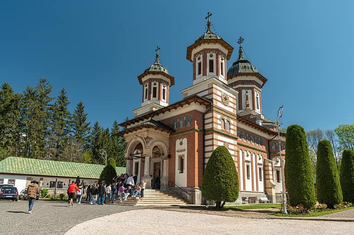 Il monastero di Sinaia nella valle del Prahova